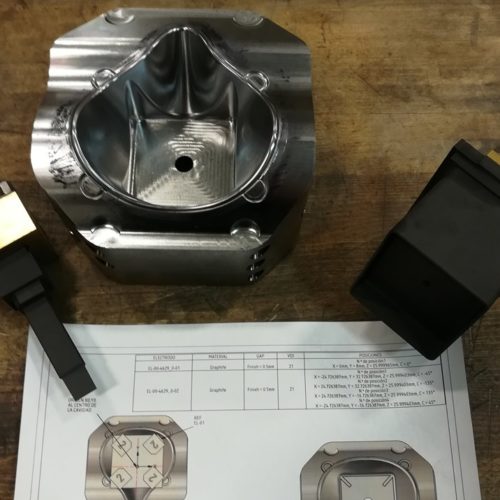El Molde Listo Para El Mecanizado En La Electroerosionadora Exeron.