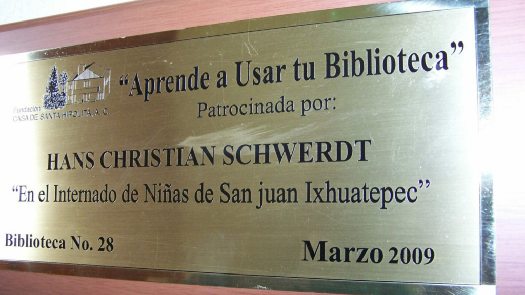 Primera biblioteca donada a la fundación de Casa de Santa Hipólita